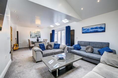 Lounge/Family Room