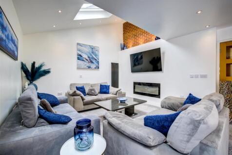 Lounge/Family Room