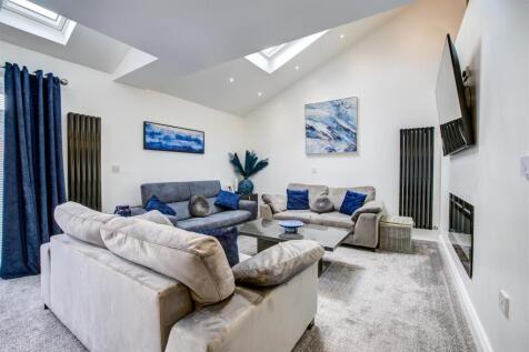 Lounge/Family Room
