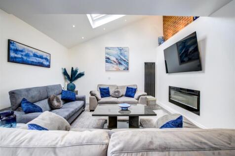 Lounge/Family Room