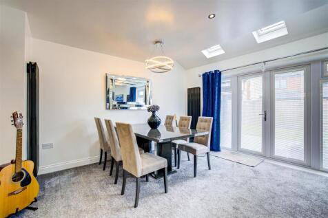 Lounge/Family Room