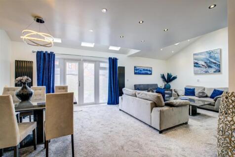 Lounge/Family Room