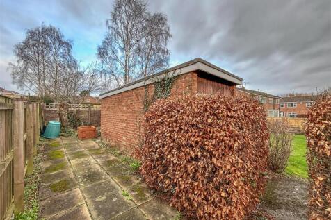 Side Garden /Garage