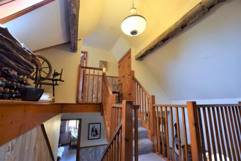 SPLIT LEVEL GALLERIED LANDING
