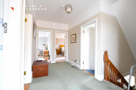 FIRST FLOOR LANDING