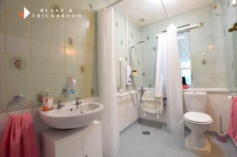 GROUND FLOOR SHOWER ROOM