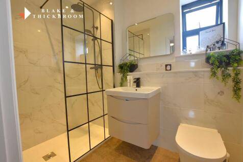 EN SUITE SHOWER ROOM