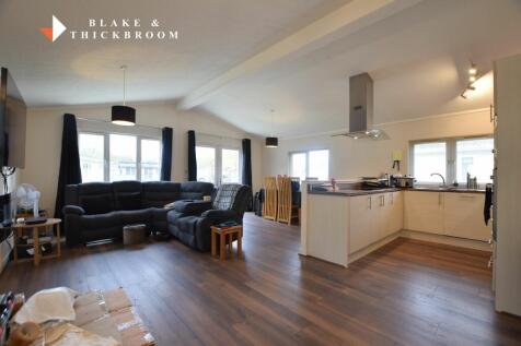 KITCHEN / LIVING / DINER