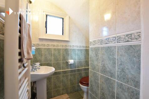 GROUND FLOOR CLOAKROOM