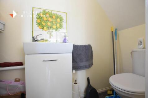 GROUND FLOOR CLOAKROOM