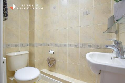 GROUND FLOOR CLOAKROOM