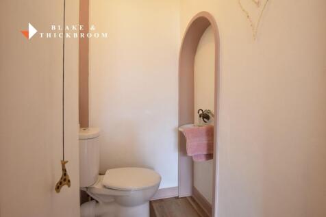 GROUND FLOOR CLOAKROOM