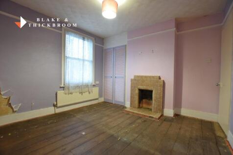 FIRST FLOOR: BEDROOM ONE