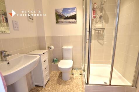 EN SUITE SHOWER ROOM