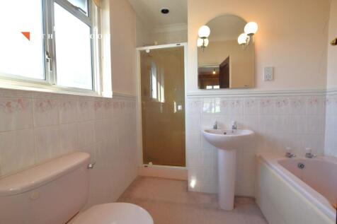 EN SUITE BATHROOM