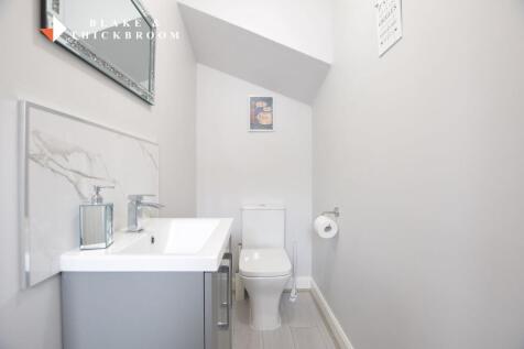 GROUND FLOOR CLOAKROOM
