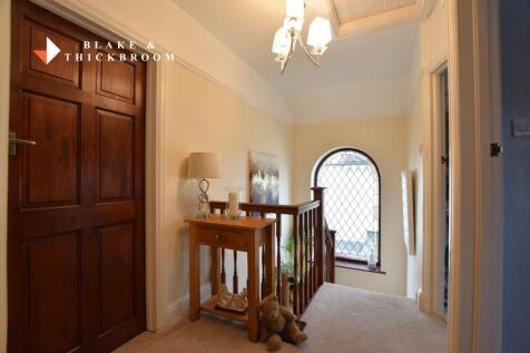 FIRST FLOOR LANDING