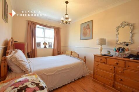 FIRST FLOOR: BEDROOM ONE