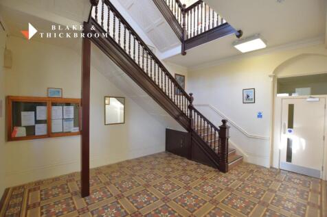 COMMUNAL ENTRANCE