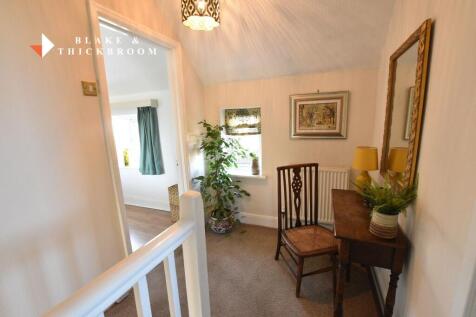 FIRST FLOOR LANDING