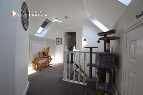 FIRST FLOOR LANDING