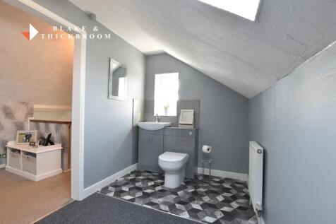 ENSUITE CLOAKROOM
