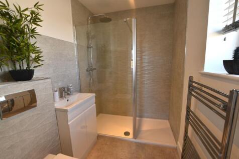 EN SUITE SHOWER ROOM
