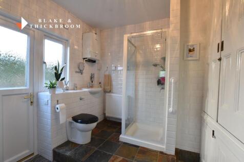 GROUND FLOOR SHOWER ROOM