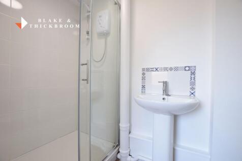 GROUND FLOOR BATHROOM