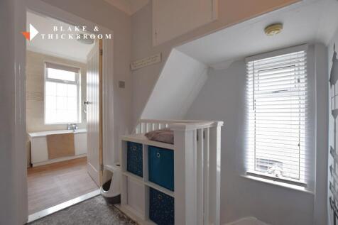 FIRST FLOOR LANDING