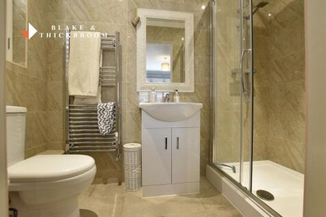 EN SUITE SHOWER ROOM