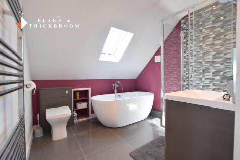 EN SUITE BATHROOM