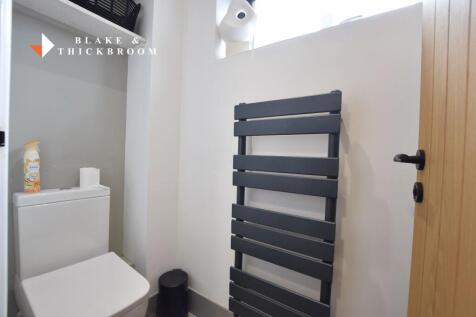 GROUND FLOOR CLOAKROOM
