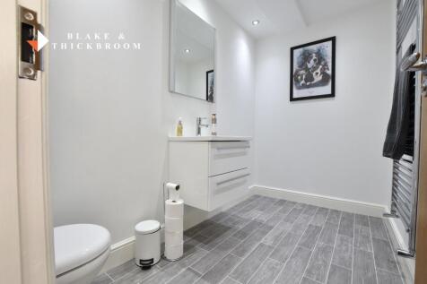 GROUND FLOOR CLOAKROOM