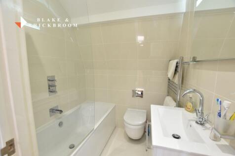 EN SUITE BATHROOM