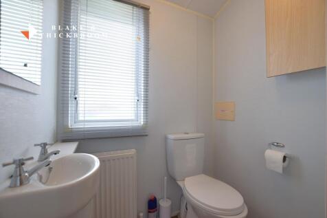 ENSUITE CLOAKROOM