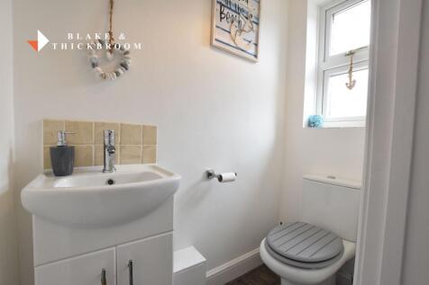 GROUND FLOOR CLOAKROOM