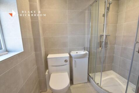 EN SUITE SHOWER ROOM