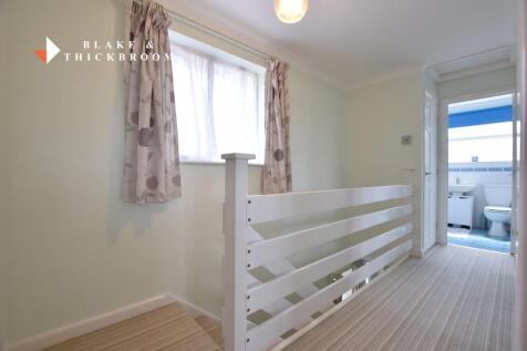 FIRST FLOOR LANDING