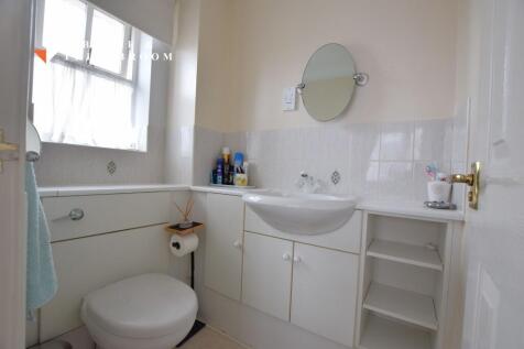 EN SUITE SHOWER ROOM