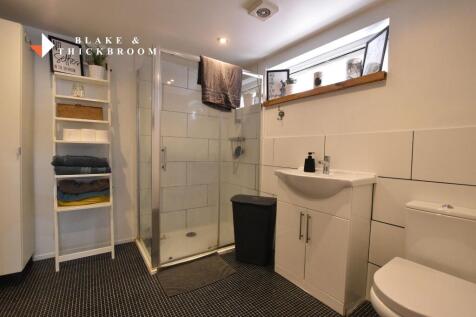 GROUND FLOOR SHOWER ROOM