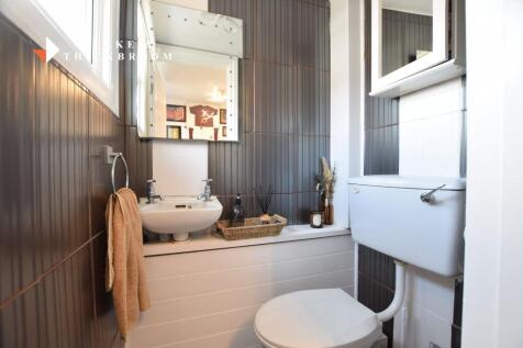 GROUND FLOOR CLOAKROOM