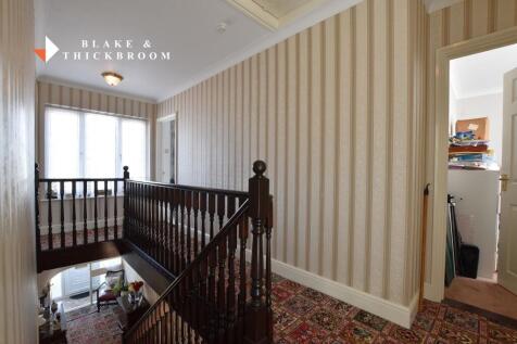 FIRST FLOOR GALLERIED LANDING
