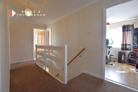 FIRST FLOOR LANDING