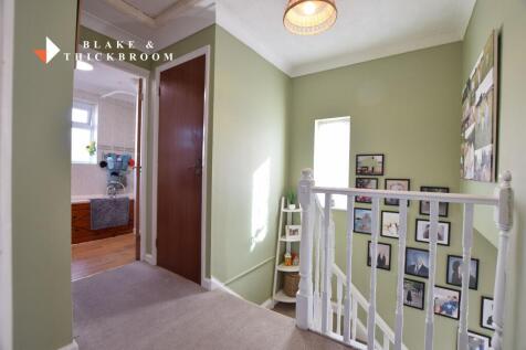 FIRST FLOOR LANDING