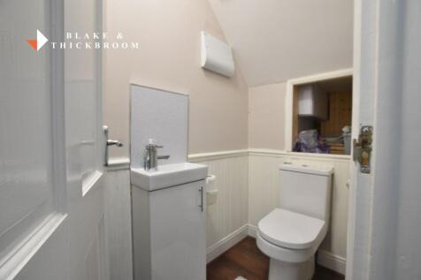 GROUND FLOOR CLOAKROOM
