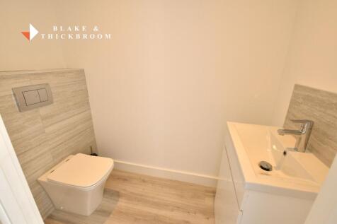 GROUND FLOOR CLOAKROOM