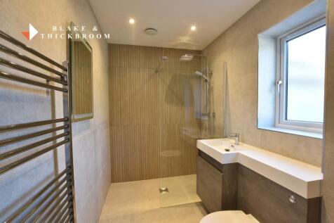 EN SUITE SHOWER ROOM
