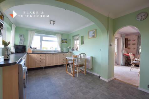 KITCHEN/BREAKFAST ROOM