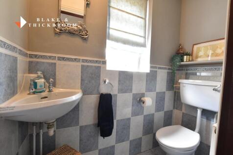 GROUND FLOOR CLOAKROOM